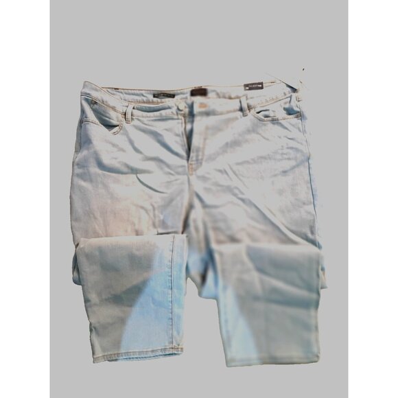 Talbots Women’s Size 22W Plus  blue light wash Straight Leg Crop Jean NWT #9649 - Picture 1 of 9